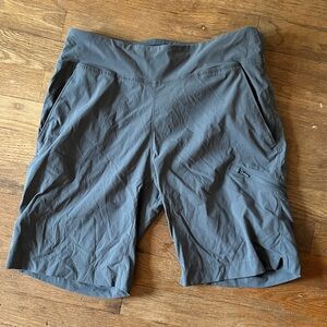 Mountain Hardwear Women's Charcoal Shorts